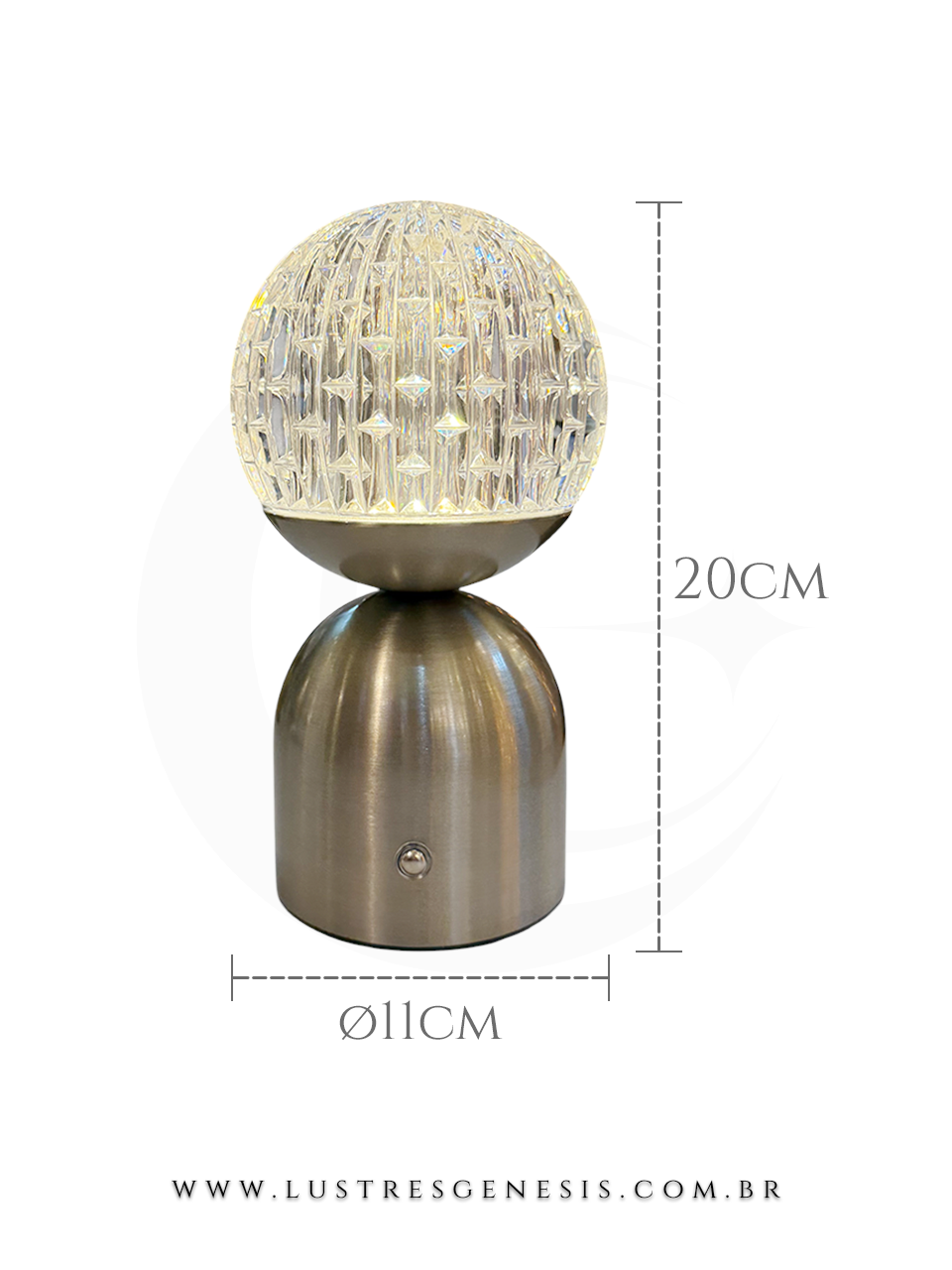 Abajur sem fio cromado modelo Blow com iluminação dimerizável, esfera de vidro detalhada, ideal para decoração de mesa de cabeceira, cômoda ou canto de leitura, medindo 20 cm de altura e 11 cm de diâmetro.